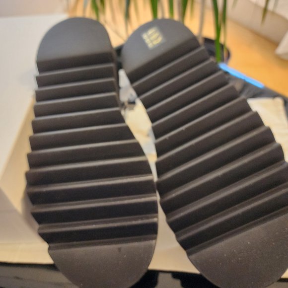 Toga Virilis White Buckle Flats Mens EU 41/ Womens EU 40 - Picture 4 of 5